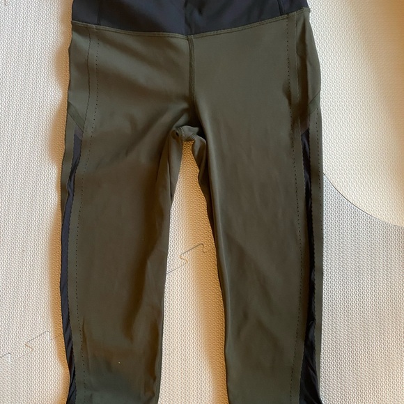 Lululemon cropped legging Size 4 - Picture 5 of 7